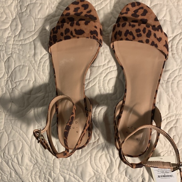 Block heel sandals NWT - Picture 3 of 11